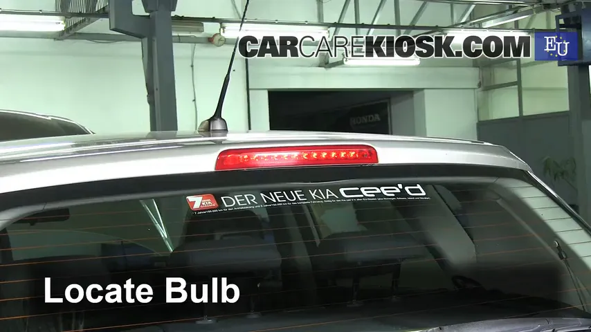 2008 Kia Ceed LX 1.4L 4 Cyl. Éclairage Feu de freinage central (remplacer l'ampoule)